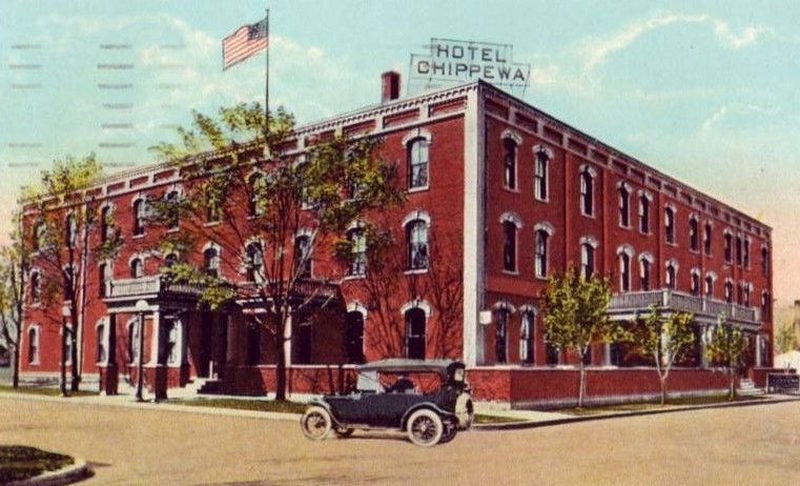 Chippewa Hotel (Hotel Chippewa) - Vintage Postcard (newer photo)